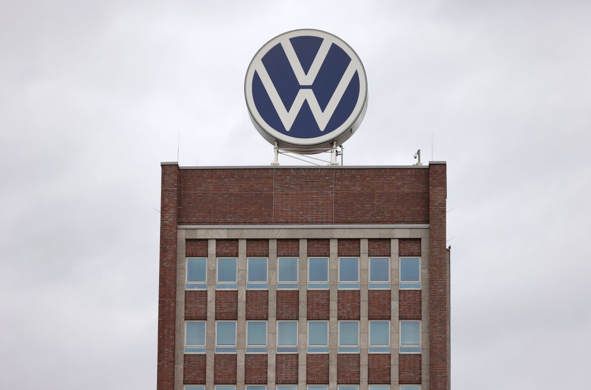 VW Werk Wolfsburg Markenhochhaus Logo