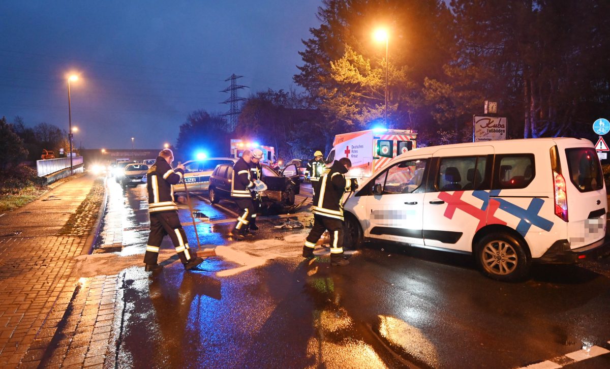 Verkehrsunfall mit mehreren Verletzten in Peine.