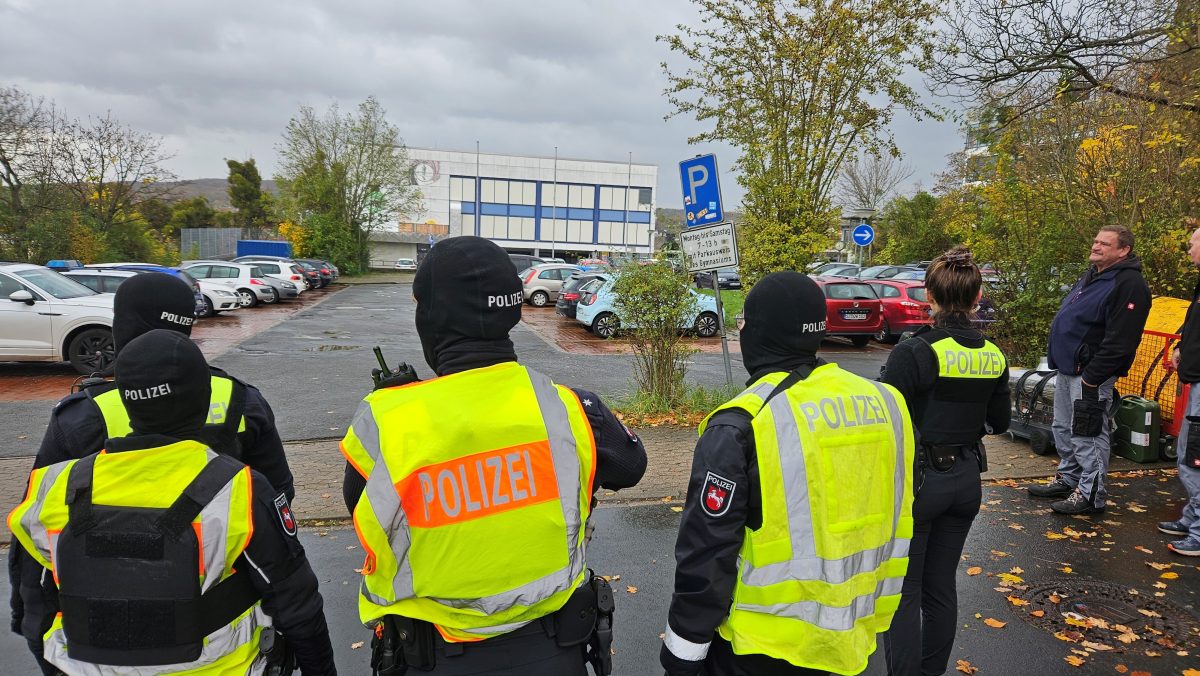 Salzgitter Polizei vor Gymnasium