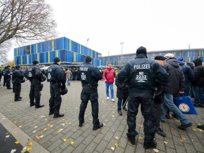 Auf und neben dem Platz war einiges los. Nach dem Spiel Eintracht Braunschweig - VfL Osnabrück zieht auch die Polizei eine Bilanz.