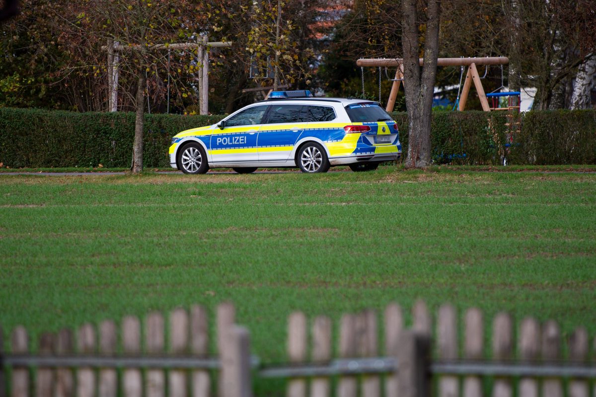 Auf einem Spielplatz im Nordwesten Braunschweig hat es offenbar eine brutale Attacke gegeben. Ein Mann wurde zum Opfer. Zufällig?