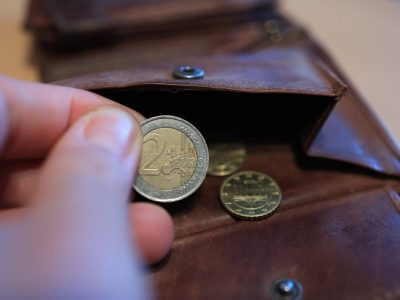 2-Euro-Münze im Portemonnaie
