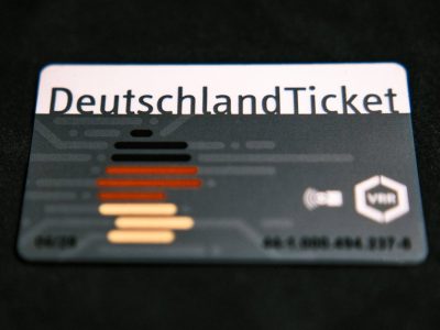 Deutschlandticket: SIE können sich über Rabatt freuen.