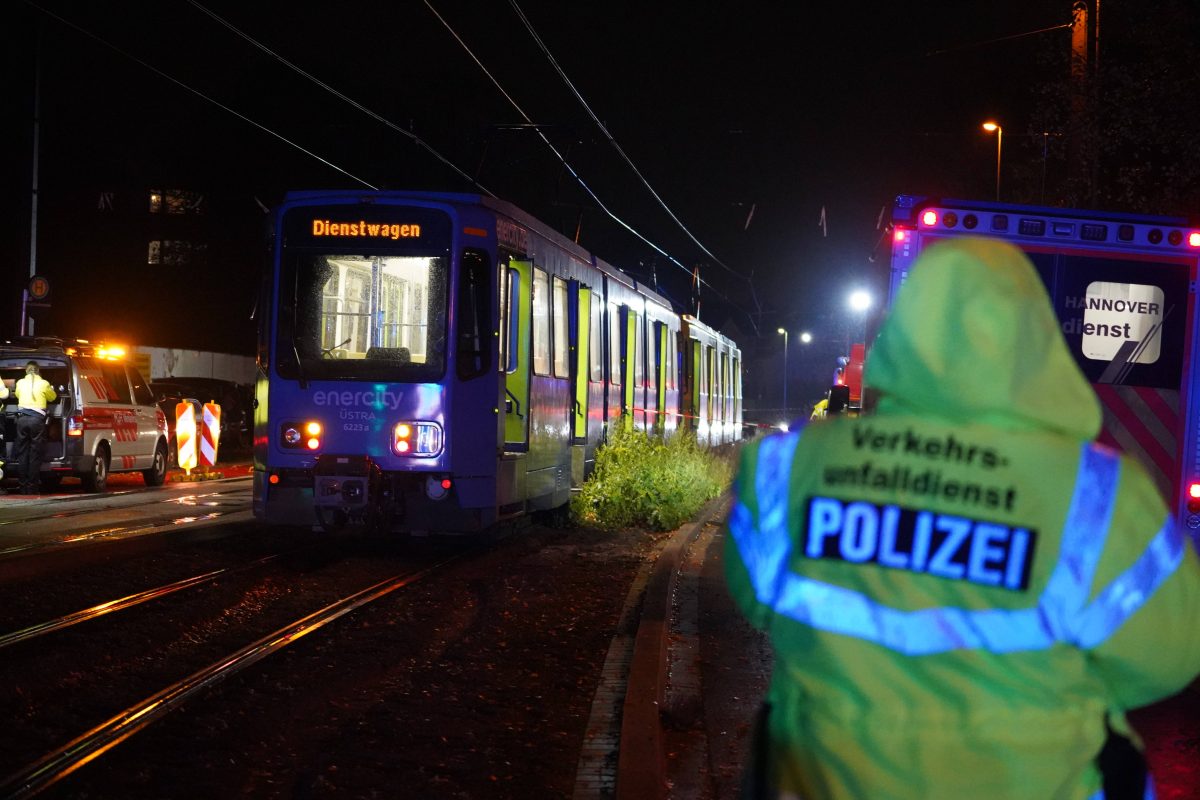 Tödlicher Unfall in Hannover: Mann wird von Stadtbahn erfasst