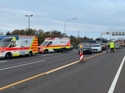 Auf der A2 bei Helmstedt hat es einen Unfall mit sieben Verletzten gegeben.