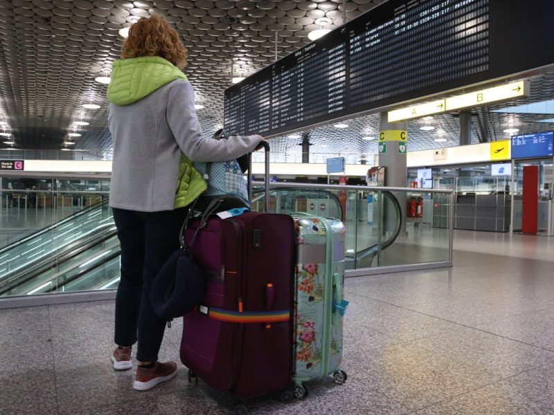Flughafen Hannover: Winter-Wetter macht Reisenden Strich durch die Rechnung – einige Flüge gestrichen