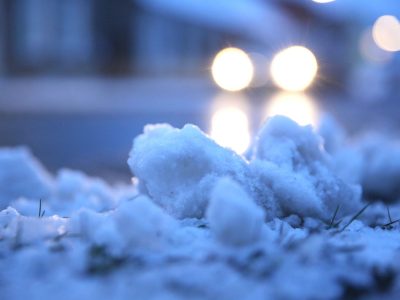 Das Wetter in Niedersachsen hat es weiter in sich. Die Schneeschmelze trügt. Warum du aufpassen musst, liest du hier.