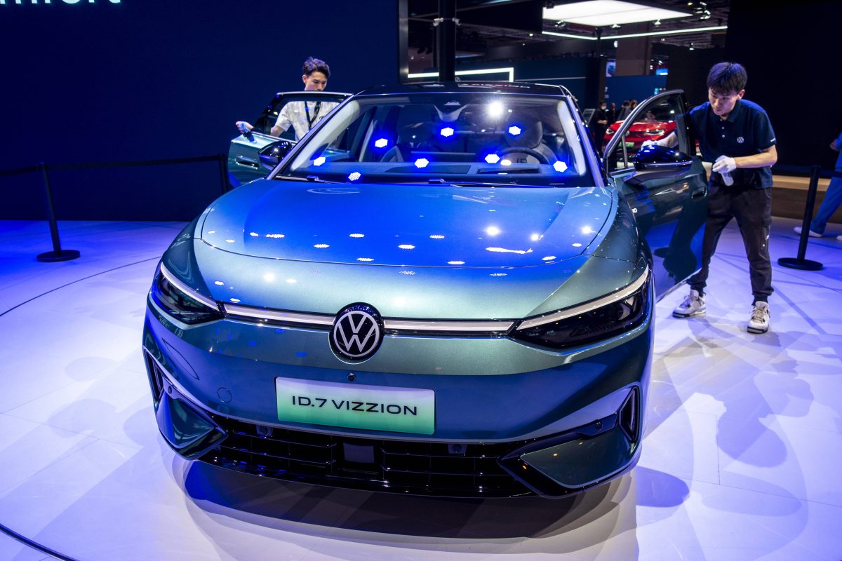 Der VW ID.7 Vizzion hat offenbar einen sehr schwachen Verkaufsstart in China hingelegt. Die ersten Zahlen sind alles andere als erfreulich für die Wolfsburger.