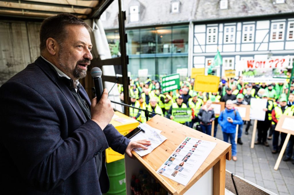 Niedersachsens Landvolk-Präsident Holger Hennies droht mit weiteren Protesten der Bauern.