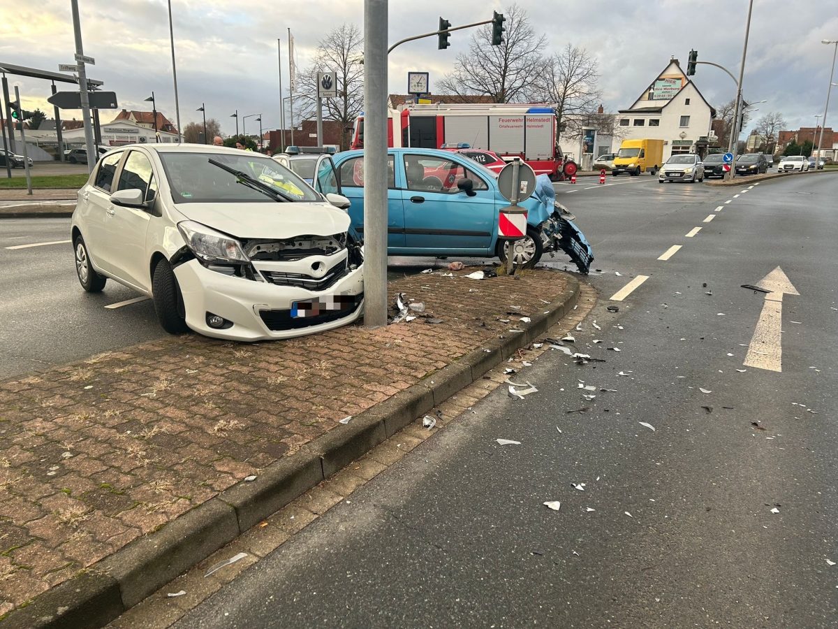 Helmstedt Autounfall auf Kreuzung