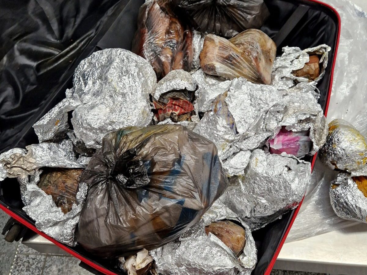 Eine Frau hat die Beamten am Flughafen Hannover nicht schlecht Staunen lassen.