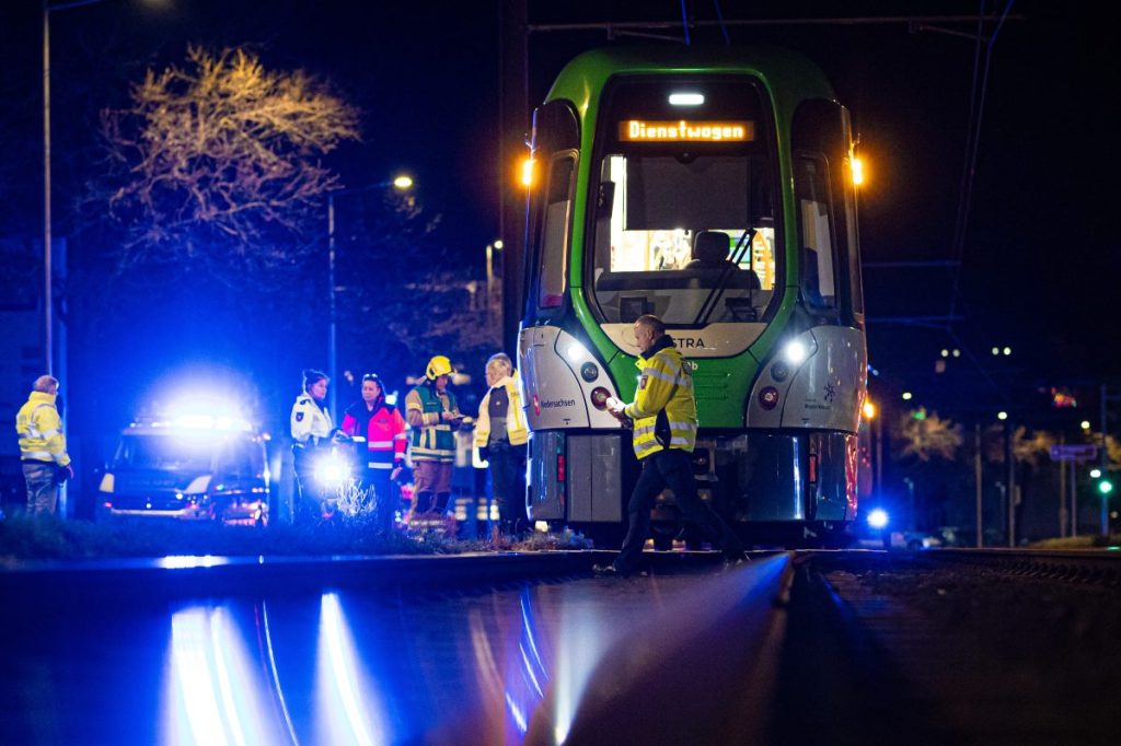 Eine Frau ist von der Stadtbahn erfasst und lebensgefährlich verletzt worden.