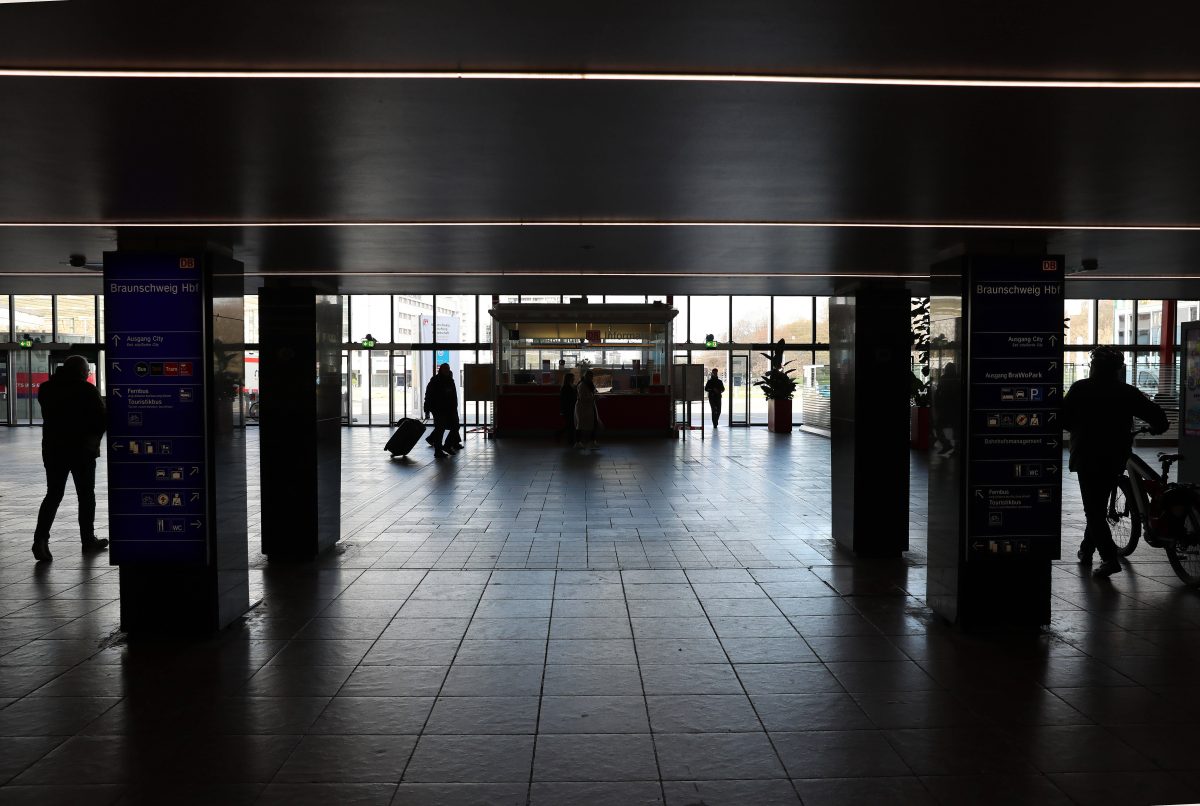 Am Hauptbahnhof Braunschweig sind zwei Gruppen aufeinander losgegangen.