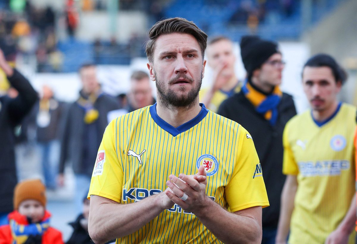 Ermin Bicakcic meckert nach der Niederlage von Eintracht Braunschweig.