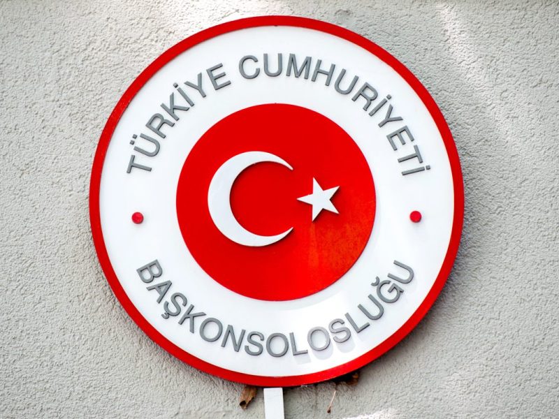 „Hallo Niedersachsen“: Schock-Attacke auf türkisches Konsulat! Jetzt gibt es einen ersten Verdacht