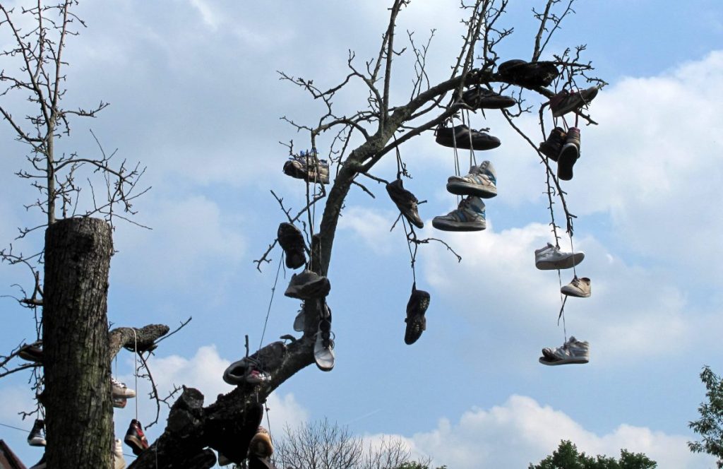 Erfurter haben ihre Schuhe auch mal in die Luft geworfen.