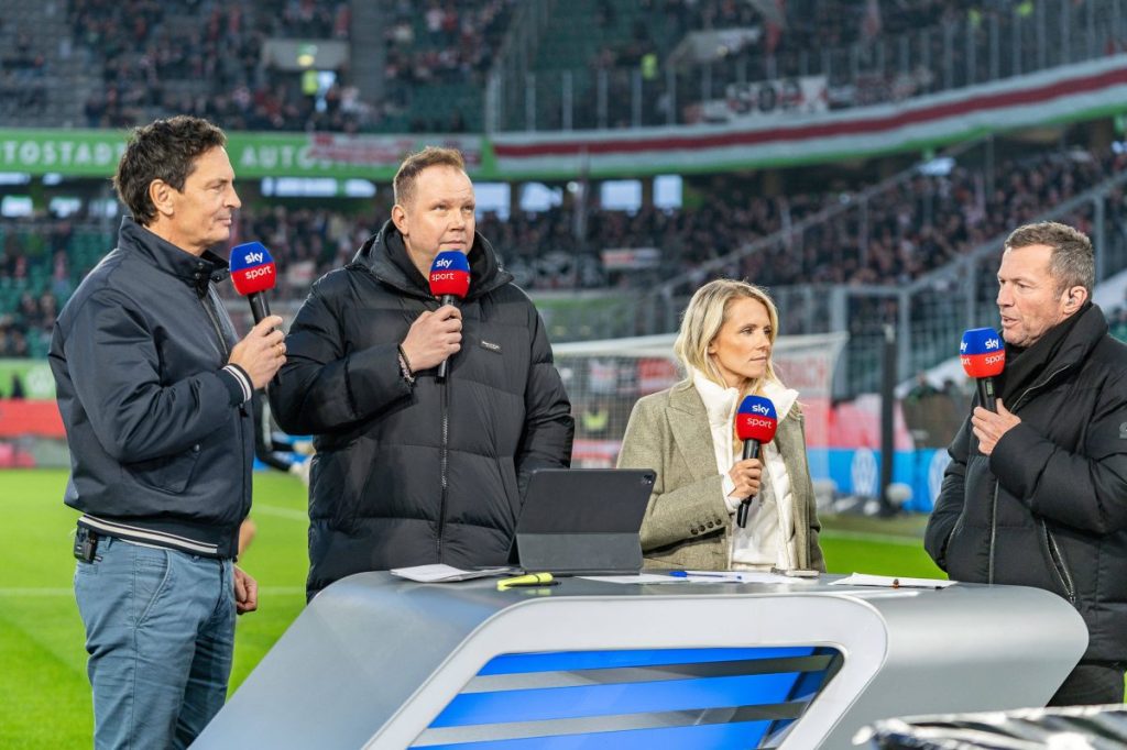 Hier war die Wolfsburger Currywurst-Welt für Lothar Matthäus (rechts) udn Wolf Fuss (2.v.l.) noch in Ordnung.