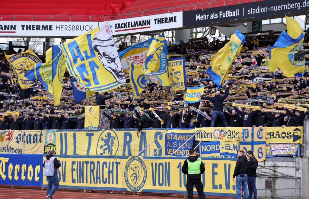 Tausende Eintracht-Fans machten sich am Samstag auf den weiten Weg nach Nürnberg.