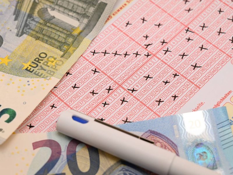 Lotto in Niedersachsen: Geldregen! Gleich drei Tipper aus unserer Region dürfen jubeln