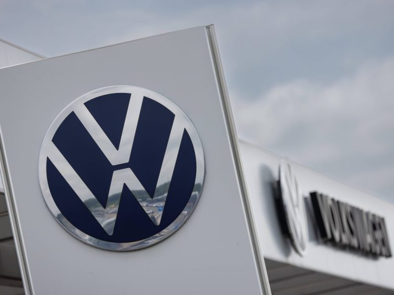 VW-Mitarbeiter lässt es knattern! Emotionale Begegnung im Werk