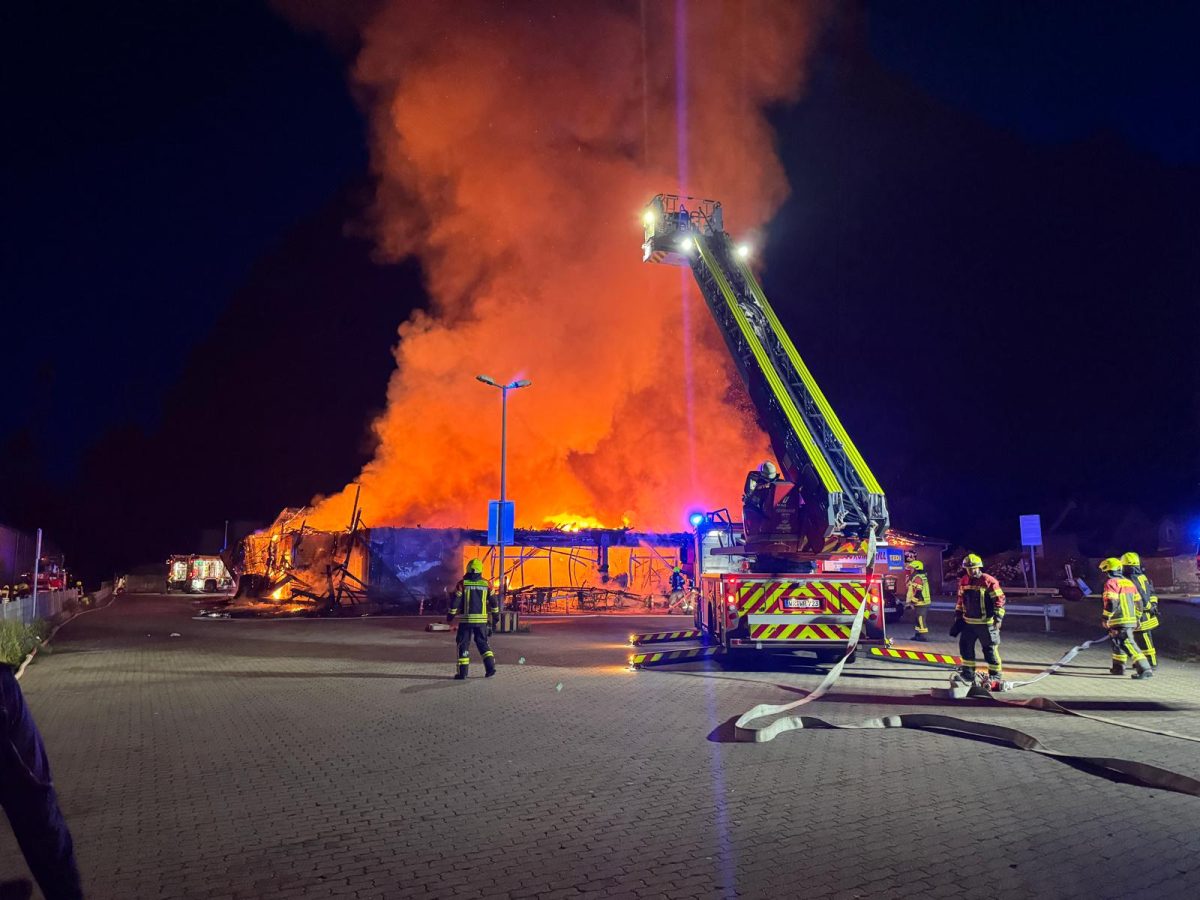 Einsatzkräfte der Feuerwehren Wernigerode, Darlingerode, Ilsenburg, Drübeck, Minsleben, Benzingerode, Silstedt, Reddeber löschten den Brand.