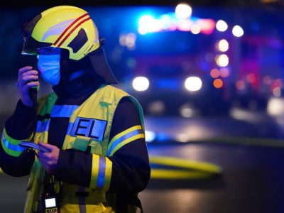 Bei einem furchtbaren Feuer in Niedersachsen ist eine Frau gestorben. (Symbolbild)