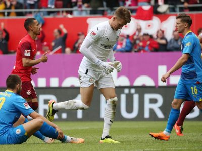 Eintracht Braunschweig holt sich eine Abreibung ab.