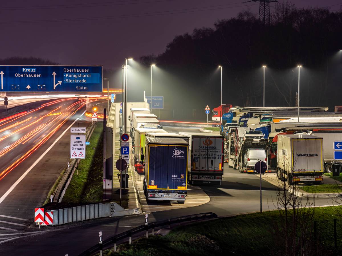 Auf einem Rastplatz an der A2 hat ein Mann eine furchtbare Entdeckung gemacht. (Symbolbild)