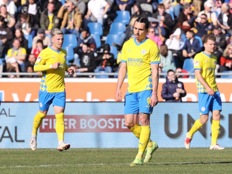 Braunschweig â€“ Hertha: Dicke Fan-Ohrfeige â€“ BTSV-Profis bekommen bittere Quittung