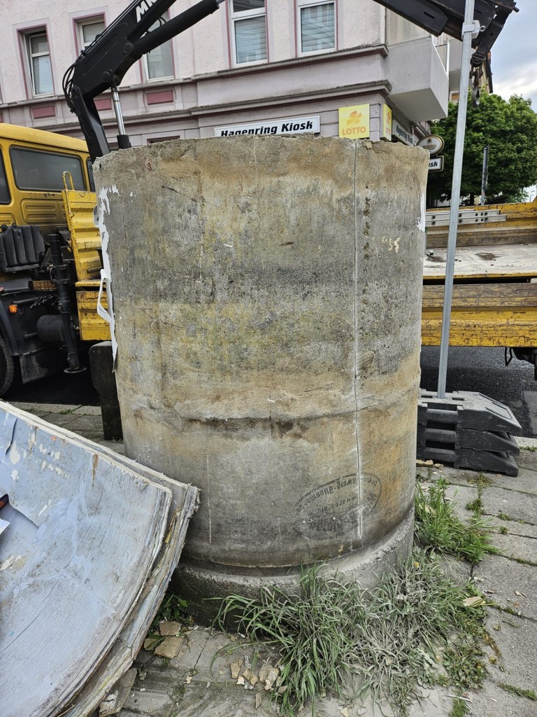 Auch eine Litfaßsäule auf dem Hagenring muss weichen. Sie ist eine von über 100 in ganz Braunschweig.
