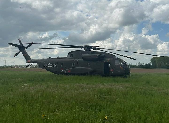 Kreis-Peine-Seltene-Szene-im-Video-Bundeswehr-Hubschrauber-muss-pl-tzlich-runter