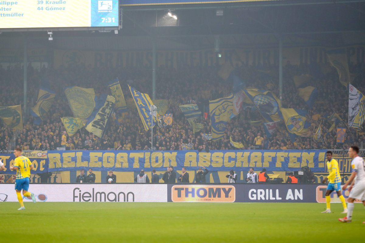 Braunschweig-Saarbr-cken-Eigentor-mit-Banner-Fans-sorgen-f-r-Spott