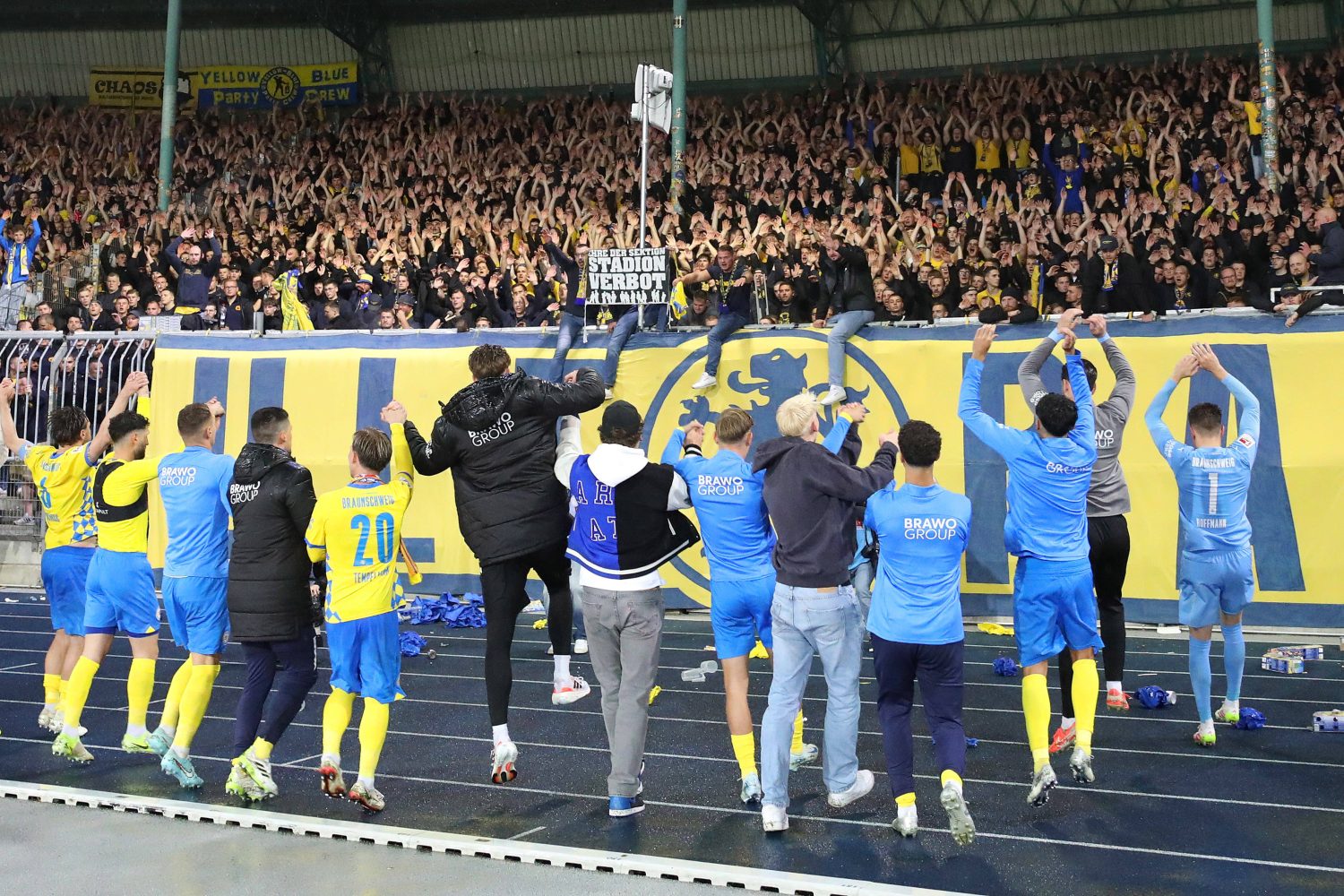 Eintracht-Braunschweig-Nach-Relegations-Rettung-Fans-haben-eine-deutliche-Forderung
