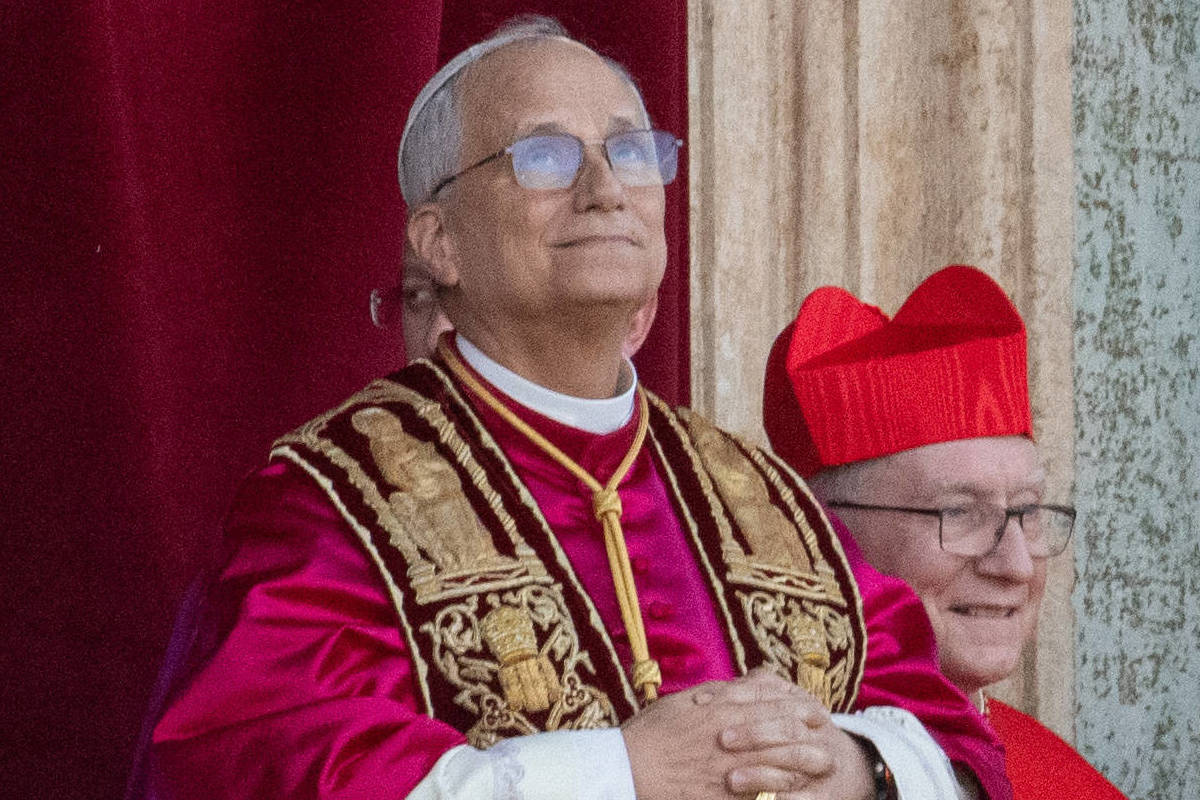 Papst-Leo-XVI-Mysteri-se-Beobachtung-am-Schornstein-Ein-Zeichen-