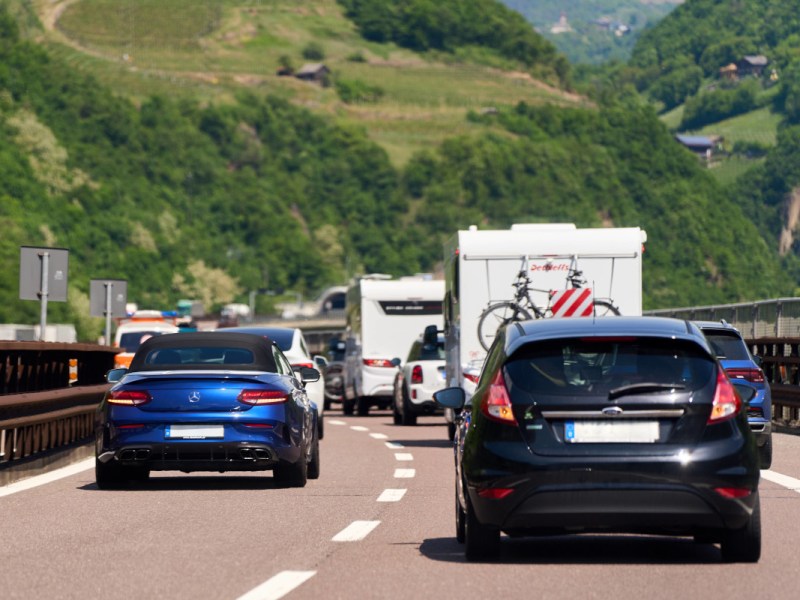 Neues Verbot beim Urlaub in Italien – wer mit diesem Auto anreist, muss blechen!
