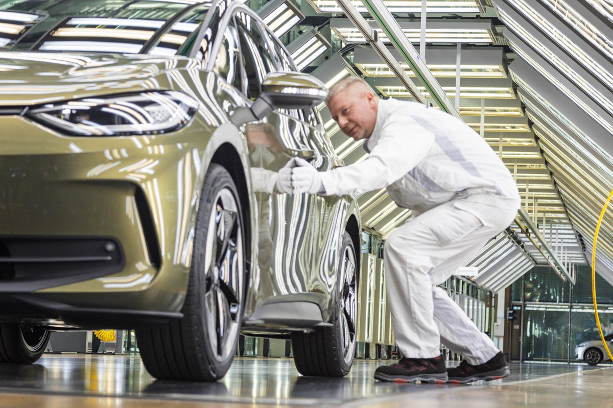 VW-Werk-vor-ungewisser-Zukunft-jetzt-werden-die-Mitarbeiter-hellh-rig
