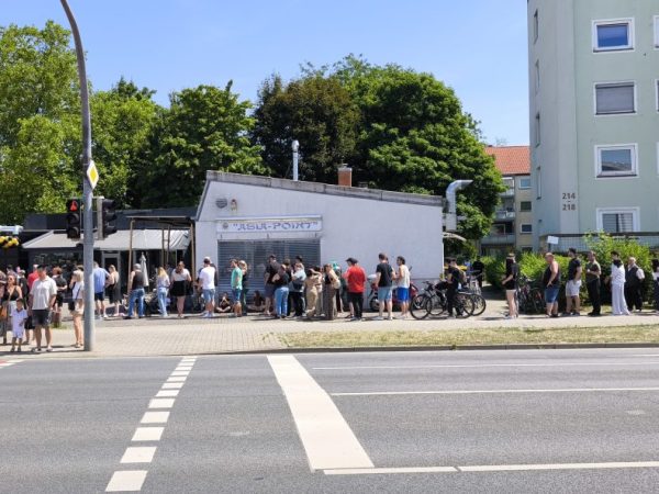 Döner-Wahnsinn in Salzgitter! Kunden warten „über eine Stunde“