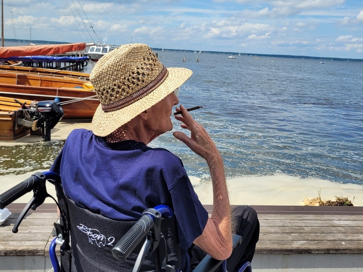 Harald aus Hannover genießt den Blick auf das Steinhuder Meer.