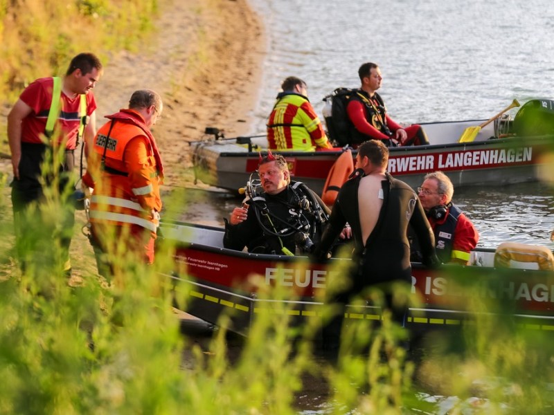 Notruf in Niedersachsen! Frau sieht Hand in Baggersee – dann beginnt eine verzweifelte Suche
