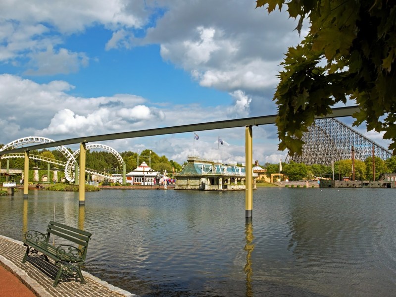 Irrer Anblick auf der Panorama-Bahn im Heide Park! Besucher zücken sofort das Handy