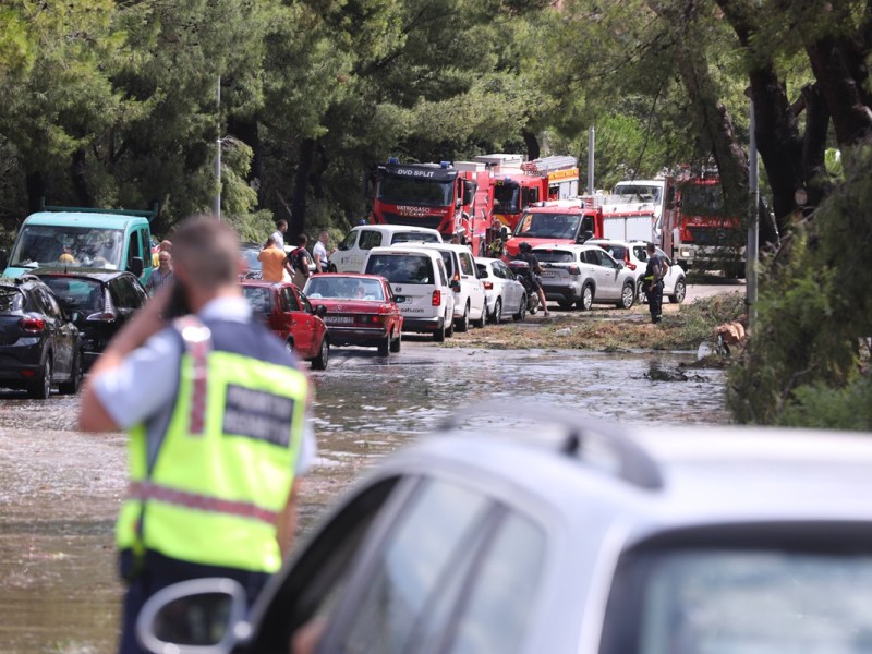Heftiges Unwetter verwüstet beliebten Urlaubsort in Kroatien – 24 Menschen verletzt