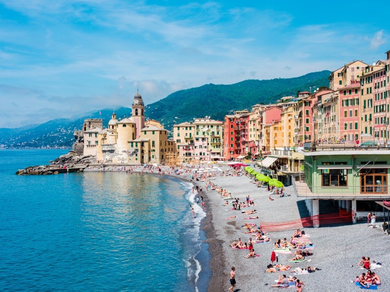Beliebter Urlaubsort in Italien verhängt zahlreiche Verbote – Barfußlaufen und Badekleidung nun tabu