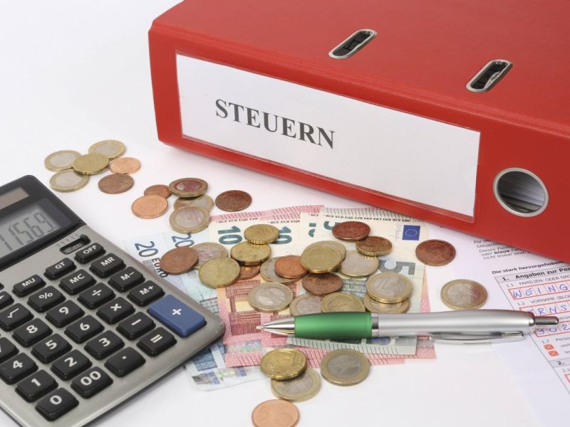 Steuern in Deutschland: Nur ein Land zahlt so viel wie wir