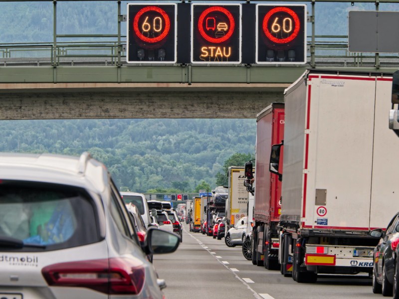 Alle wollen in den Urlaub – Verkehrs-Chaos wird HIER besonders hoch